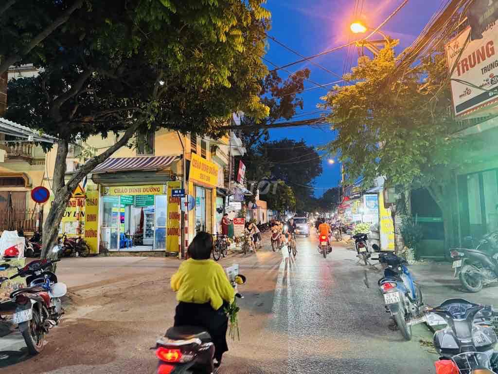 BÁN ĐẤT MẶT PHỐ THUÝ LĨNH, Ô TÔ TRÁNH