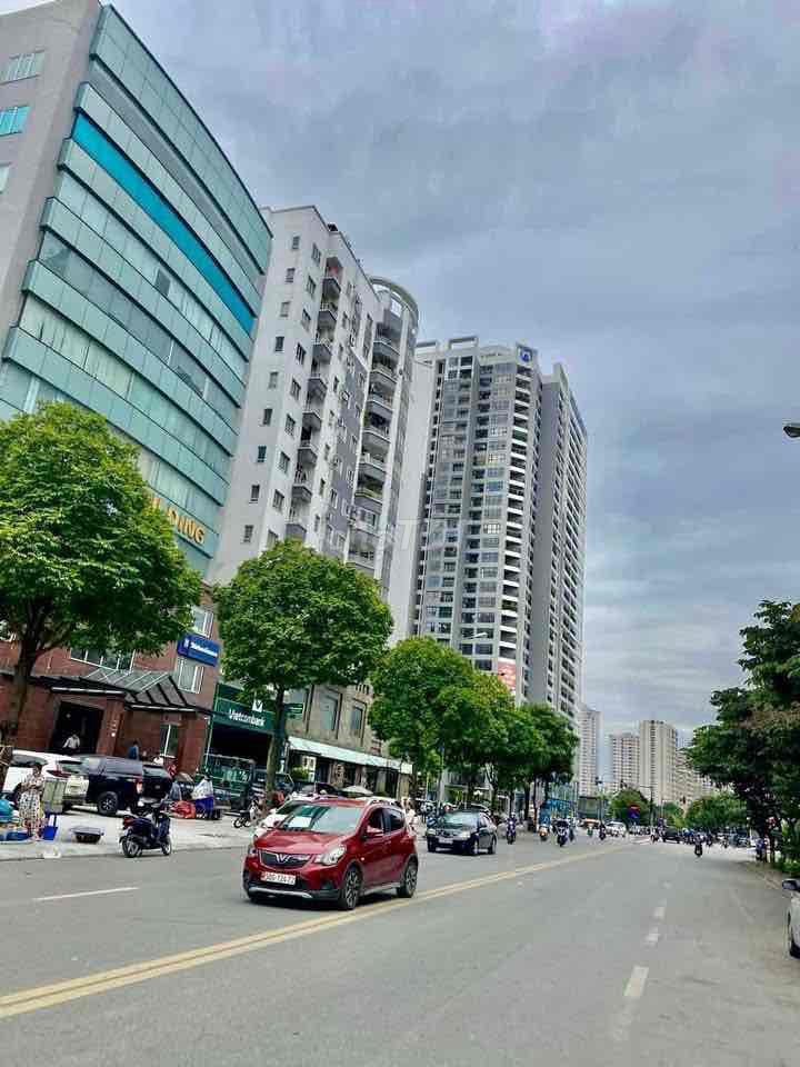 Bán mảnh đất Phố Duy Tân, Nằm cạnh Công Viên, sổ đỏ 148m2, giá 50 tỷ