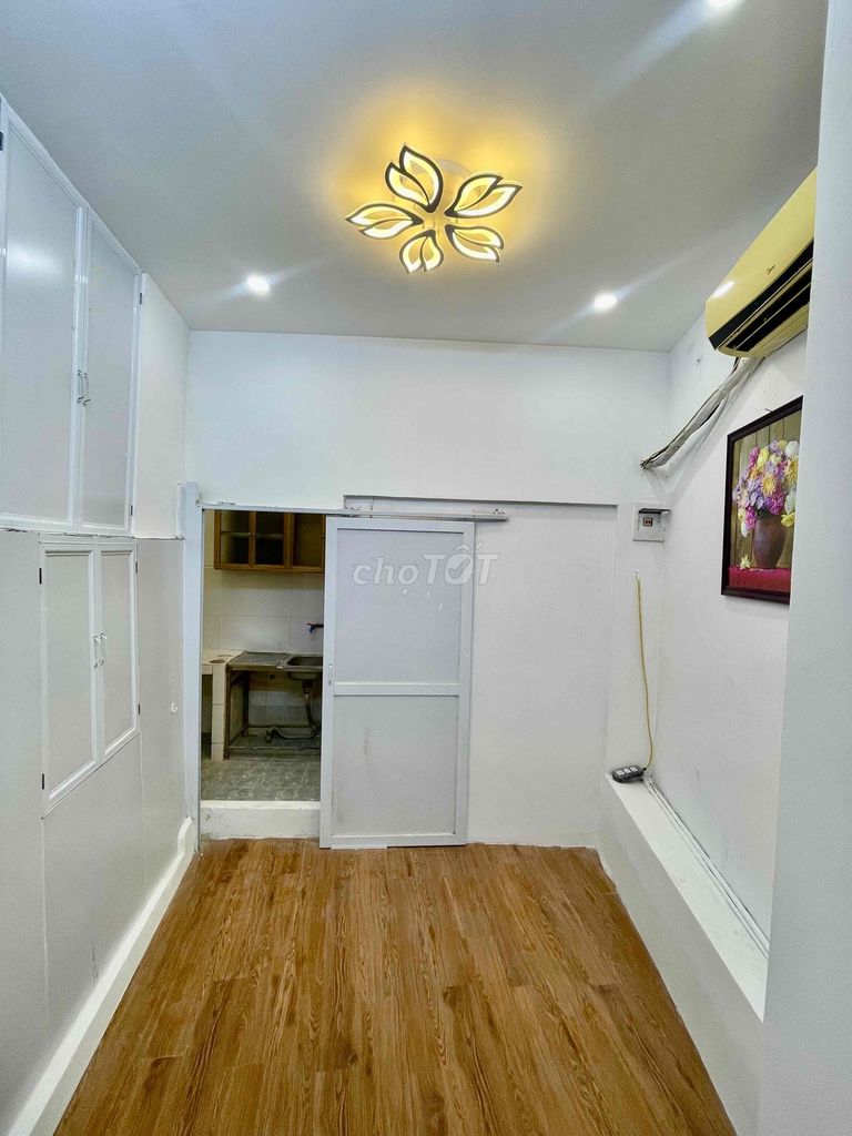 BÁN NHÀ 3 TẦNG - CĂN GÓC - NGÕ GIẾNG MỨT- BẠCH MAI -HBT- GIÁ 1,3 Tỷ