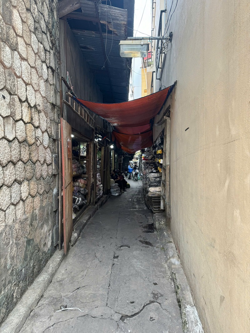 Cần cho thuê Ki ốt 40 chợ gầm cầu phố Gầm Cầu, Hàng Giấy, phường Đồng Xuan, Hoàn Kiếm, Hà Nội.