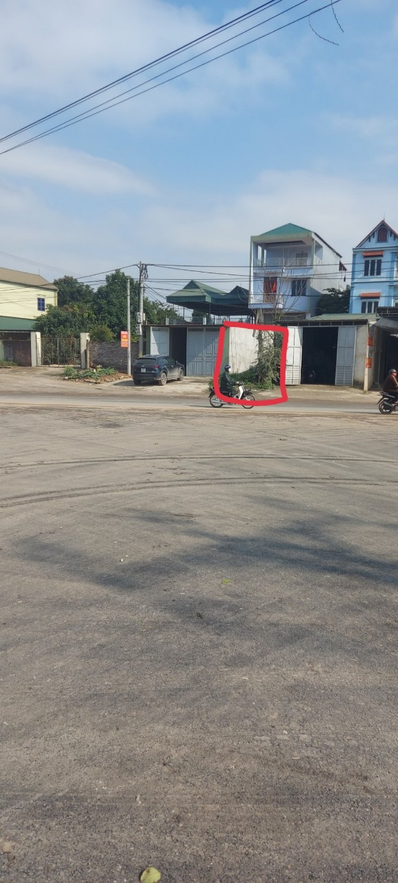 Chính chủ bán mảnh đất hoa hậu giữa ngã 3 tại xã Phú Sơn, Huyện Ba Vì DT182m2 Giá 35tr/m2 LH 0985836136