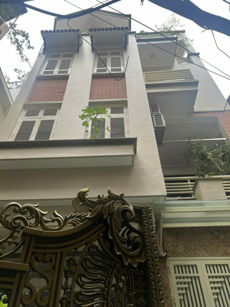 Chính chủ cần bán nhà biệt thự thuộc khu vực hồ ba mẫu kim liên đống đa hà nội.