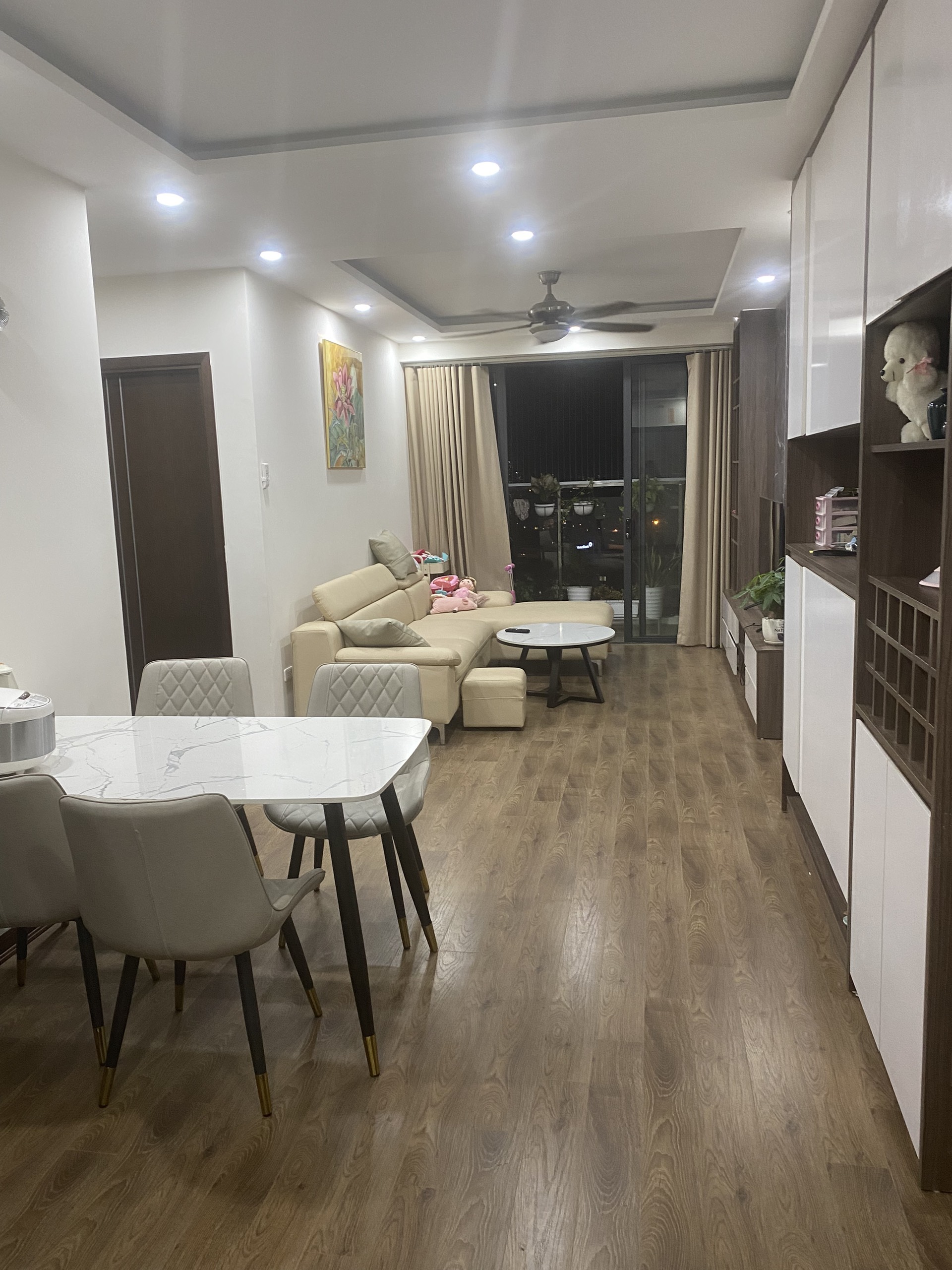Cho thuê căn hộ tại An Bình Plaza với phong cách sống hiện đại, đầy đủ tiện nghi và dịch vụ chất lượng sẽ mang lại trải nghiệm tuyệt vời cho bạn và gia đình.