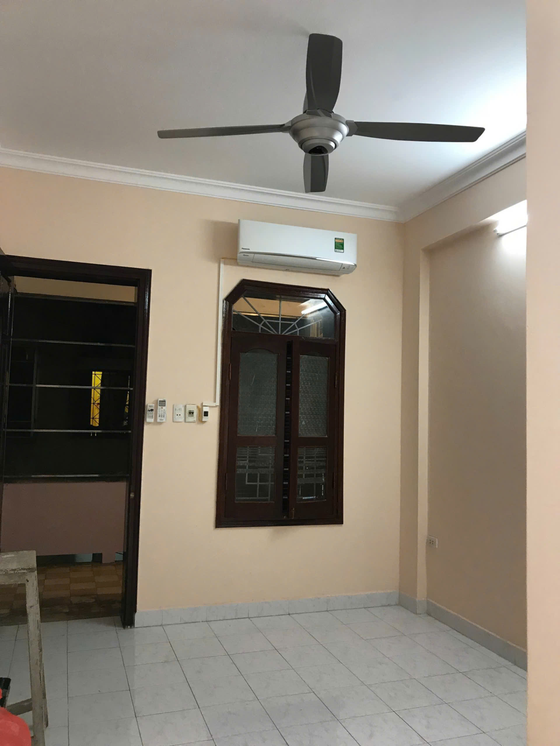Chính chủ cho thuê căn hộ tầng 3 thuộc tập thể bộ y tế ngõ 135 phố Núi Trúc, Phường Kim Mã, quận Ba Đình, Hà Nội.