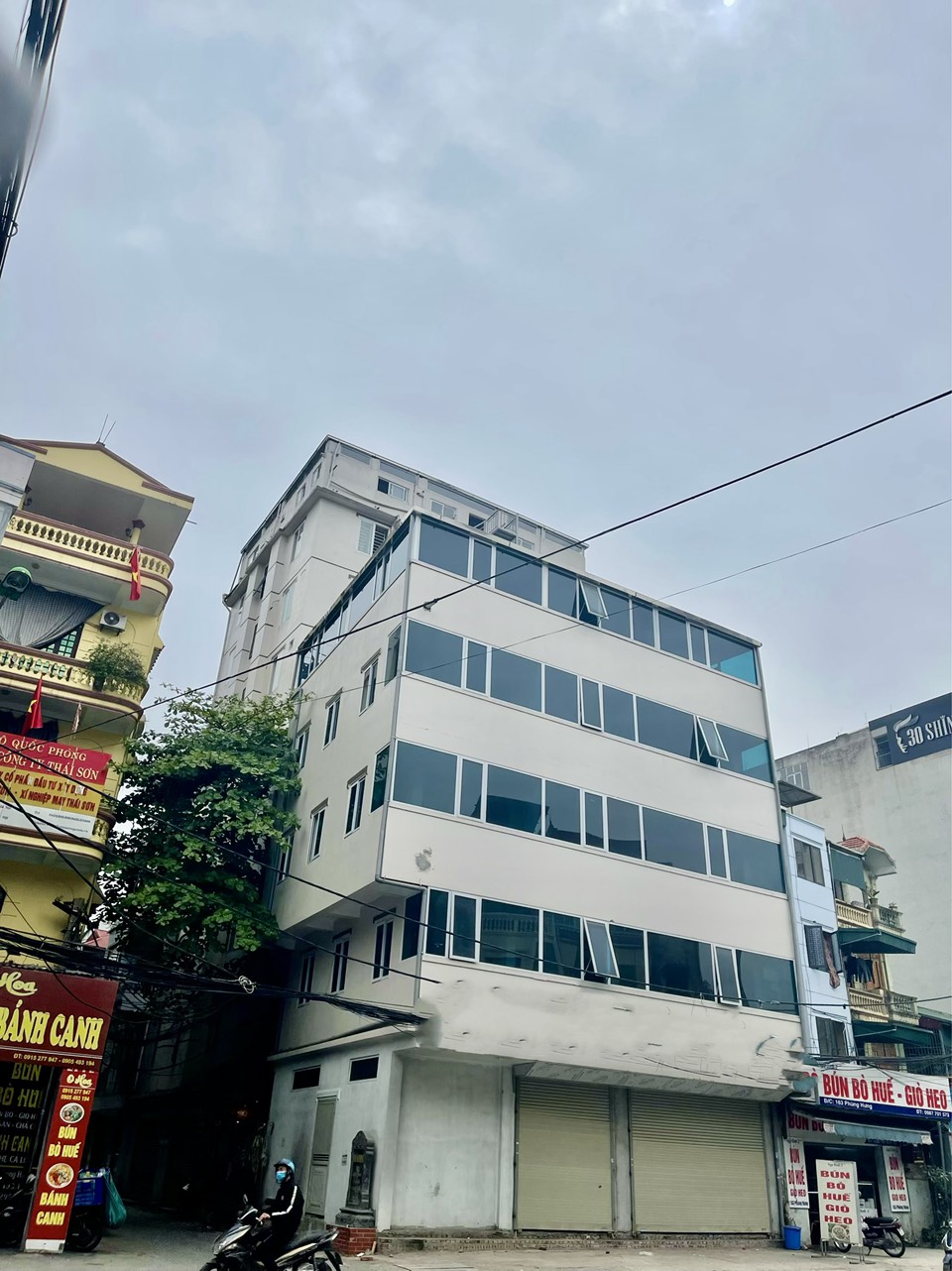 Chính chủ cho thuê nhà tại phố Phùng Hưng, Hà Đông DT300m2x9 tầng LH 0912362183