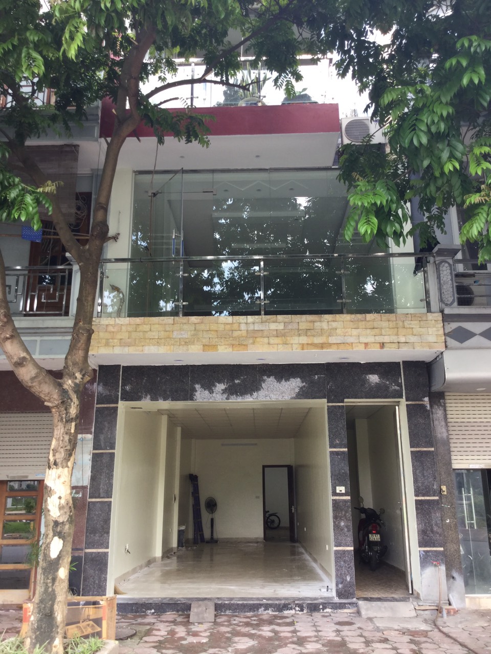Chính chủ Cho thuê  tầng 1+2 nhà tại khu tái định cư Giang Biên, DT 180m2, giá 11 tr/Th LH 0366259454