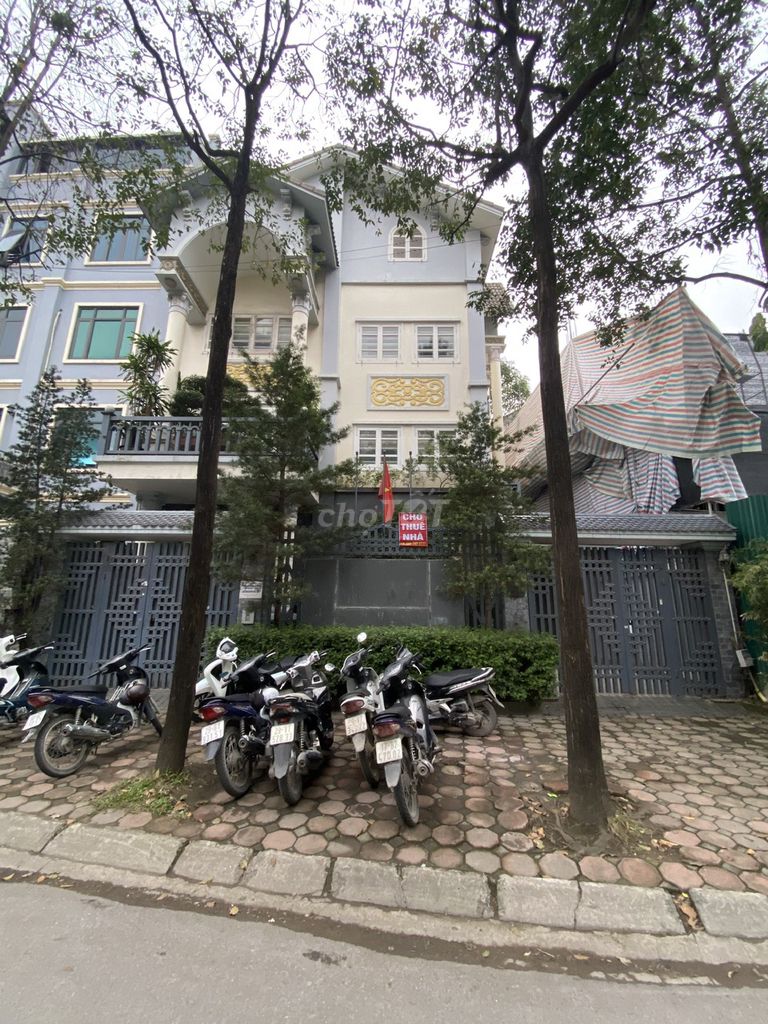 Cho thuê biệt thự Yên Hòa, Cầu Giấy 130 mét, 4 tầng nhà mới đẹp