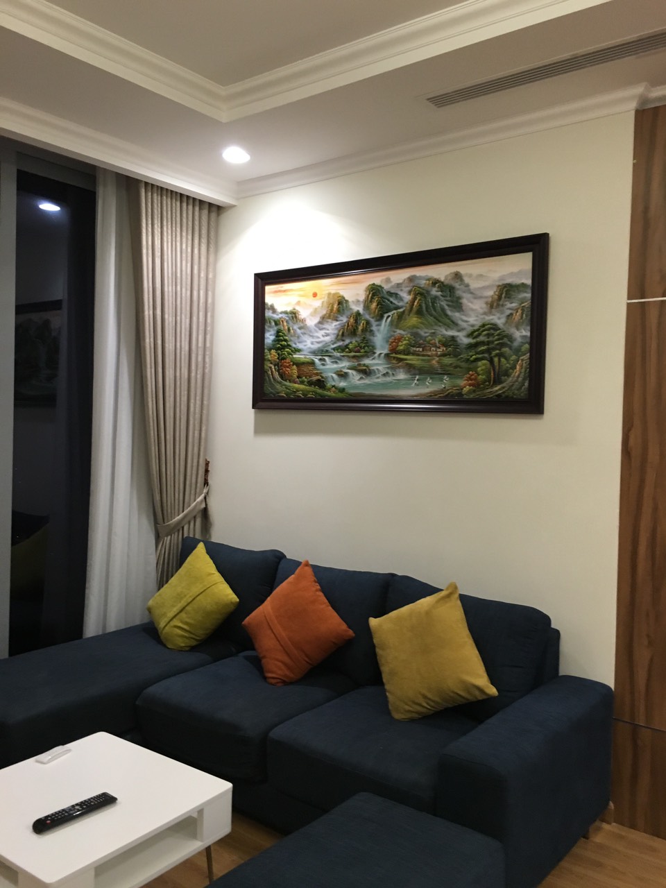 Cho thuê căn hộ cao cấp tại Vinhomes Nguyễn Chí Thanh | 86m2, 2PN, Full Nội thất cao cấp, giá 32 tr/th LH 0903.404.072