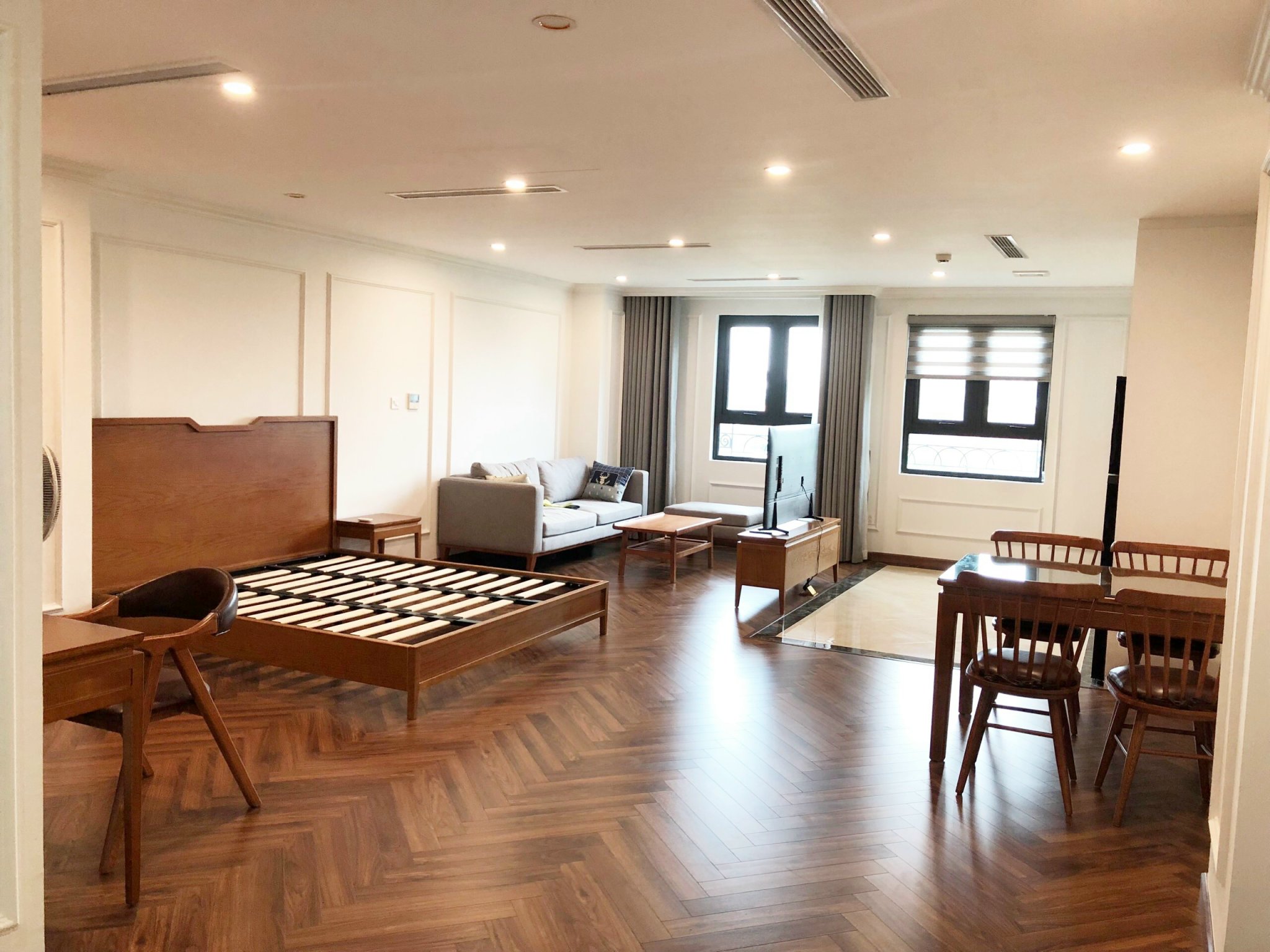 Cho thuê căn hộ dịch vụ  tại tòa nhà cao cấp T - Place 30A Lý Thường Kiệt, diện tích: 55m2, full nội thất.