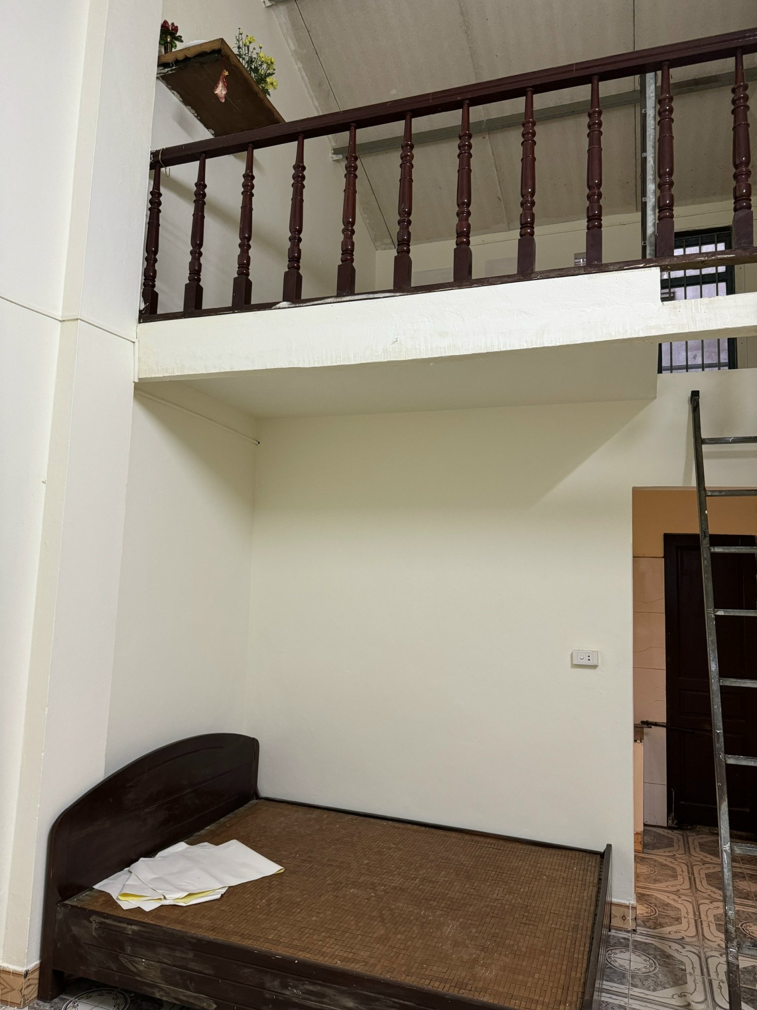 Cho thuê nhà 28m2 số 4 nghách 4 ngõ 140 phố Nghĩa Dũng, phường Phúc Xá, quận Ba Đình, Hà Nội .