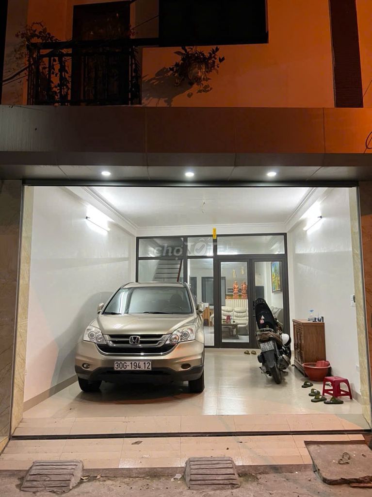 Cho thuê nhà ngõ 896 Nguyễn Khoái, 70m2, 4 tầng, gara ô tô