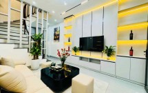 Bán nhà Lạc Long Quân 40m2 nhỉnh 6 tỷ ngõ thông gần phố ôtô đỗ
