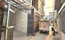 Cần bán nhà dân xây 4 tầng 68m² full nội thất ô tô đỗ cửa Long Biên