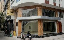 Cho thuê nhà 2 tầng 1 lửng trong căn nhà 6 tầng mặt ngõ 120 Trần Cung ( không chung chủ )