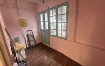 Nhà tầng vuông vắn, ngõ an ninh, sạch sẽ.